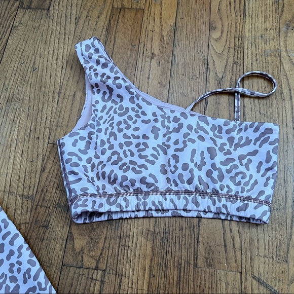 Leopard Print Leggings - Picture 7 of 9